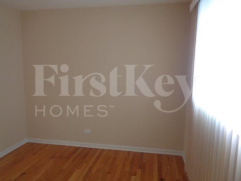 Building Photo - 14812 Ellis Ave