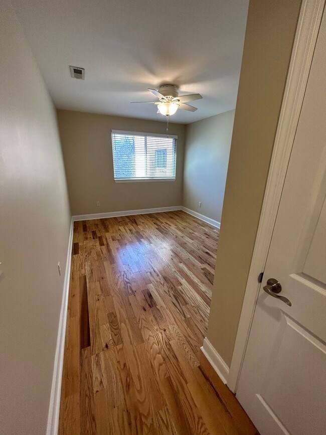 Building Photo - 2 Bedroom 1 Bath - Downtown Morganton - Anderson Place Apts.