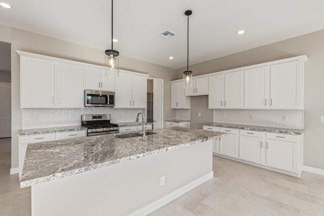 Building Photo - 713 W Longwood Dr