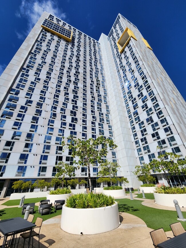 Building Photo - 988 Halekauwila St