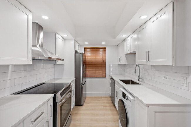 Building Photo - 1208 Marine Way