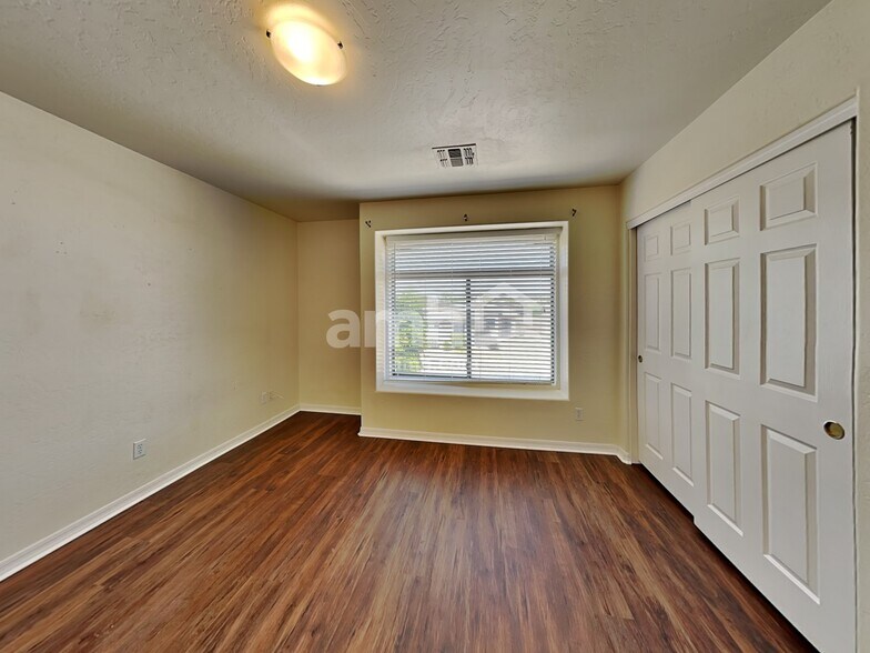Building Photo - 14493 W Weldon Ave