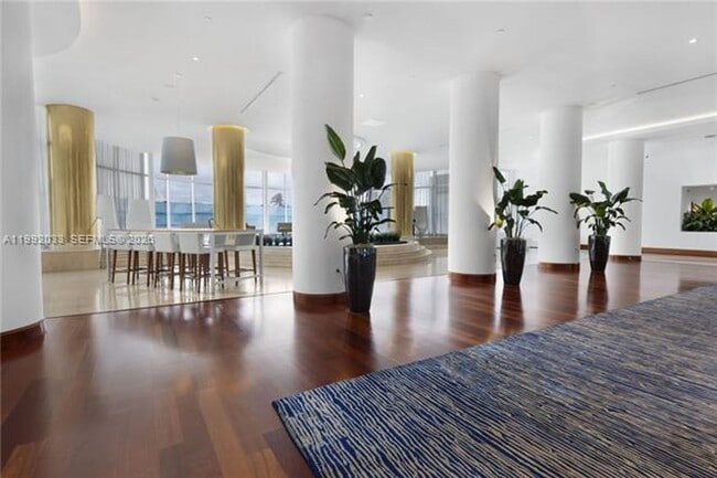 Building Photo - 5161 Collins Ave