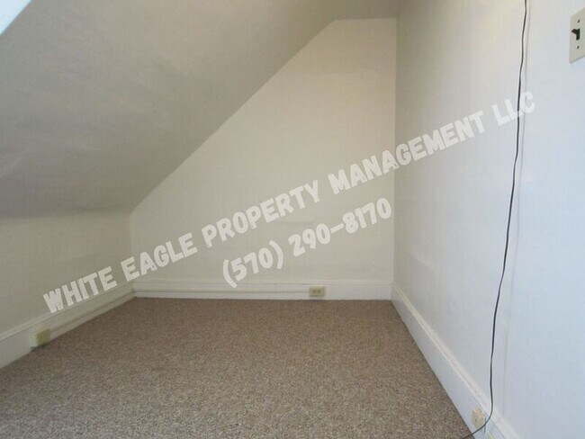 Building Photo - 1618 Roselynn St