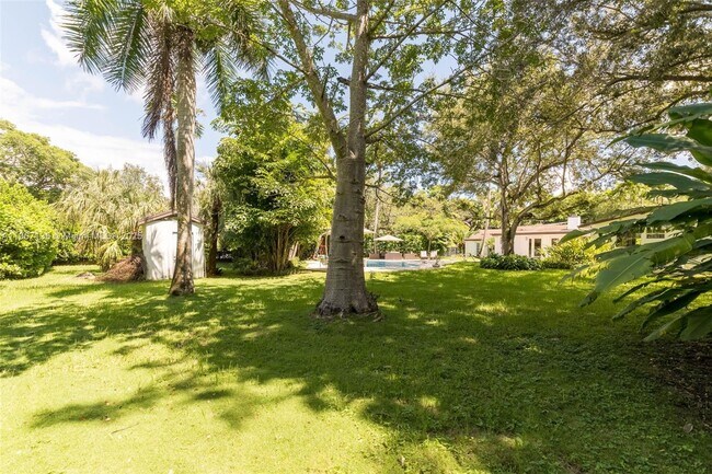 Building Photo - 9240 SW 69th Ct