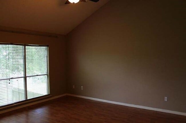 Building Photo - 3118 Rimrock Dr
