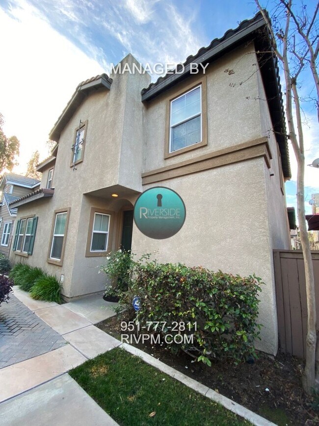 Building Photo - Gated community with pool/spa