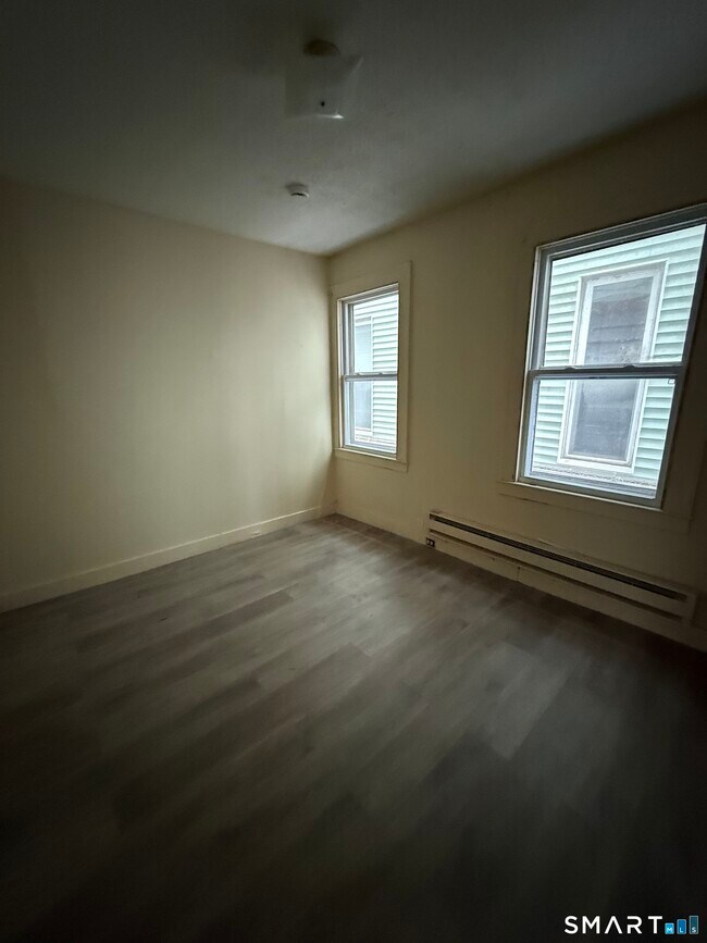 Building Photo - 440 Howard Ave