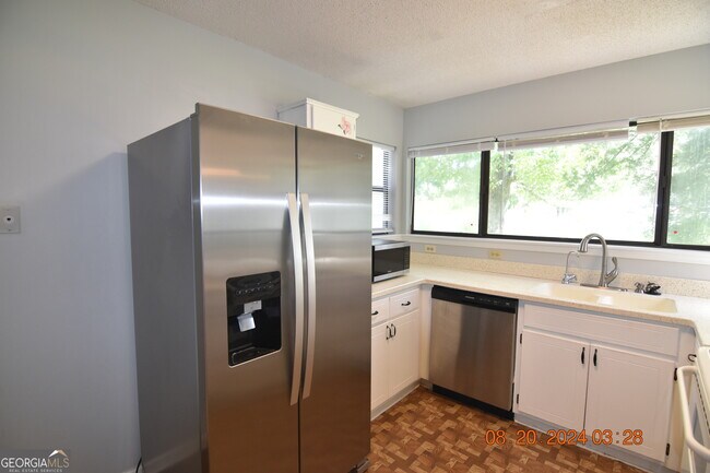 Building Photo - 145 Woodhaven Dr