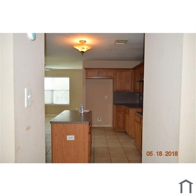 Building Photo - 815 Hillock Bluff Cir