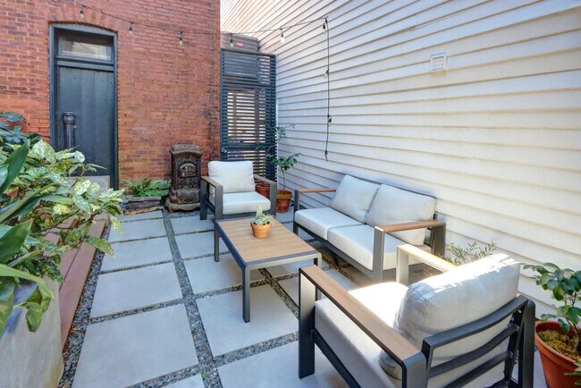 Building Photo - 415 Whitaker St