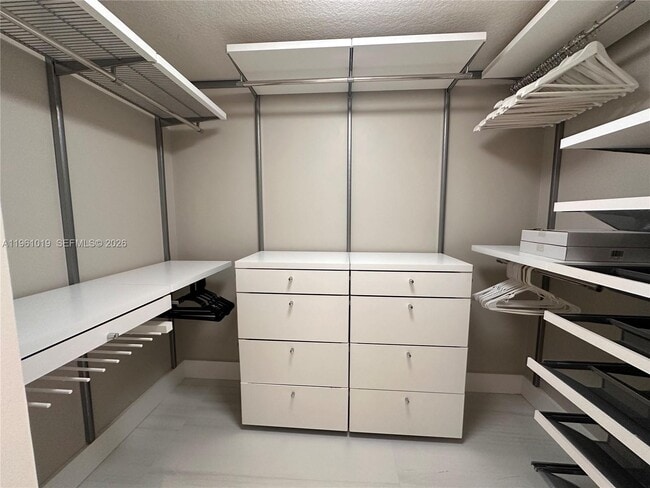 Building Photo - 1800 N Bayshore Dr