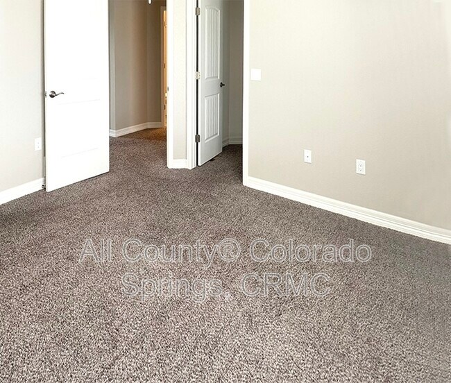 Building Photo - 610 Thimbleberry Point