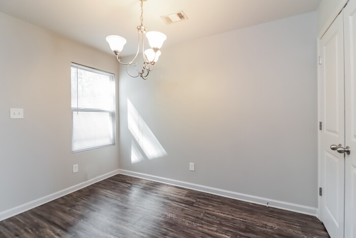 Building Photo - 2215 Marlin Dr
