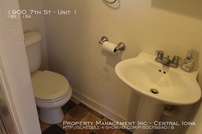 Building Photo - 1 BR 1 BA Unit