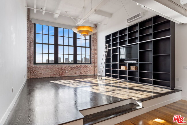 Building Photo - 1850 Industrial St