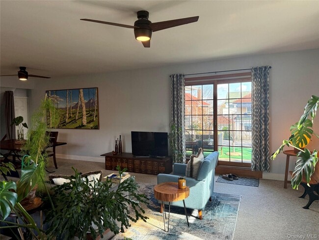 Building Photo - 322 E Beech St