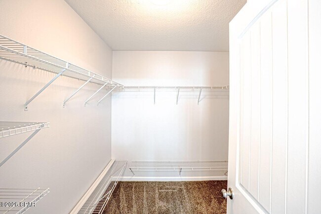 Building Photo - 7154 Riverbrooke St