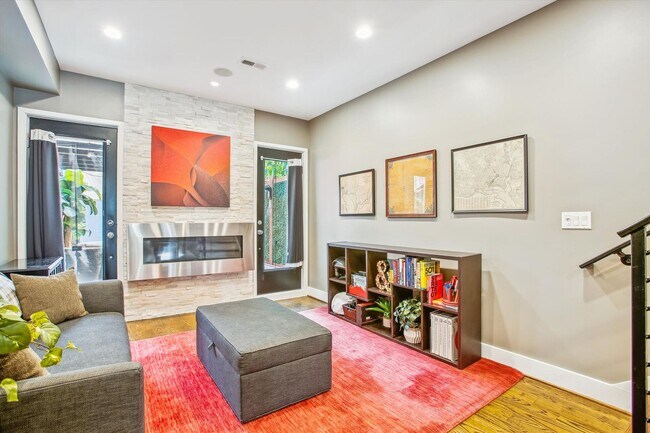 Building Photo - 2 BED PLUS DEN!!! * Fully Furnished and Fa...