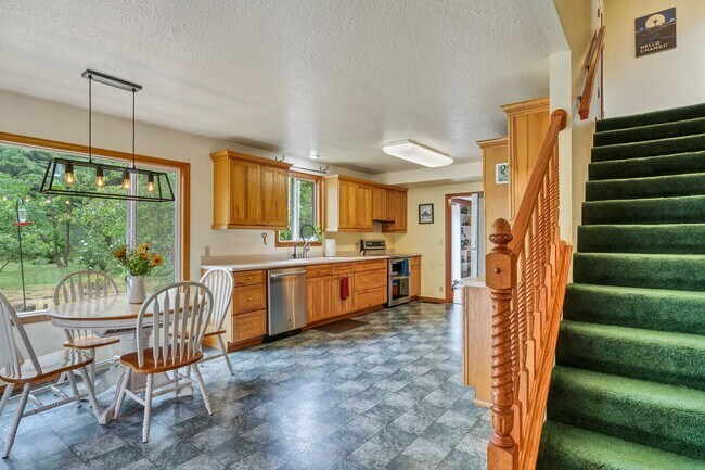 Building Photo - PRIVATE HOMESTEAD WITH ACREAGE & SHOP