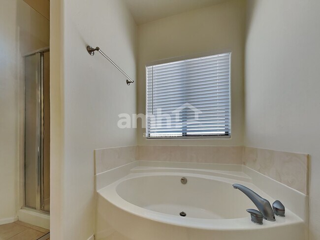 Building Photo - 6661 E Gehrig Ln