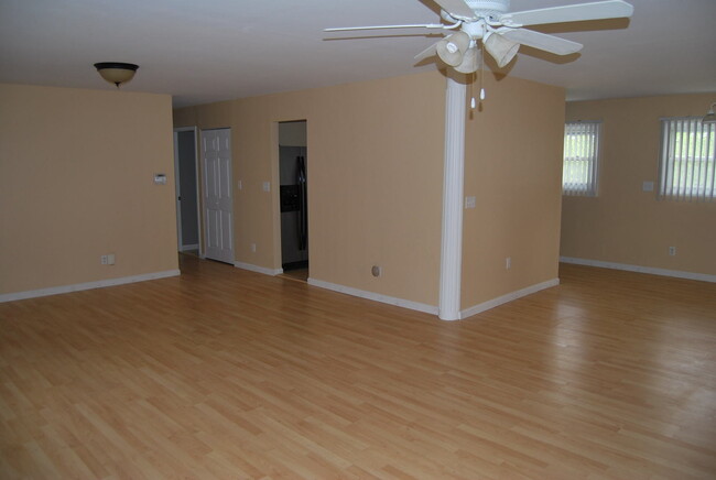 Building Photo - EDGEWOOD - SINGLE FAMILY RANCHER