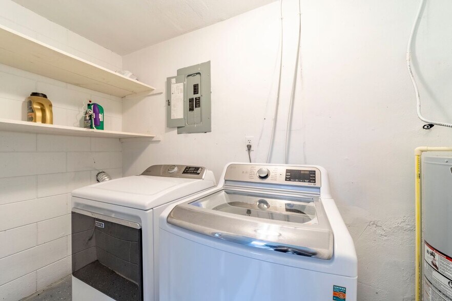 Building Photo - 51 N Cortez Ave