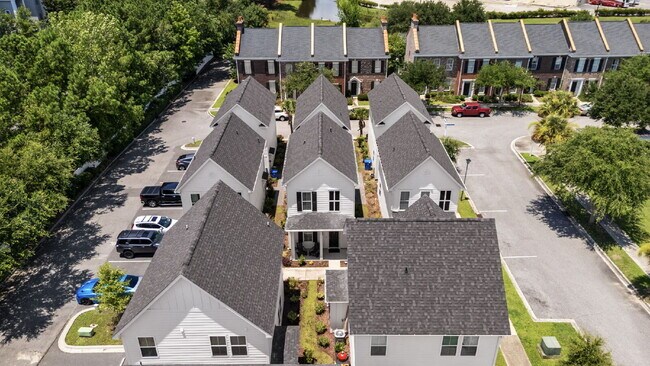 Building Photo - Fully Furnished Home in The Parks