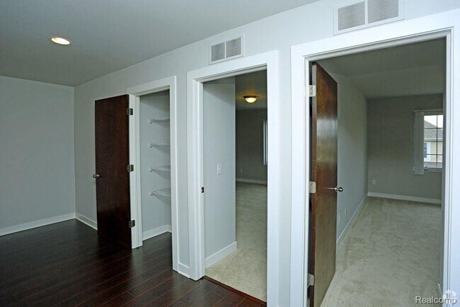 Building Photo - 6145 WINDEMERE LN