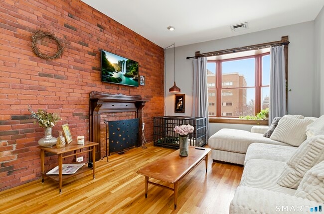 Building Photo - 1 Linden Pl