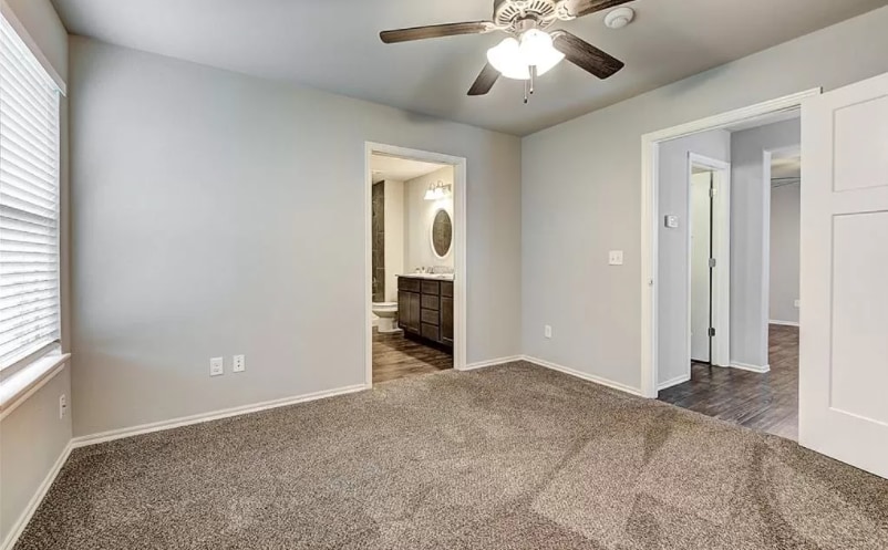 Building Photo - 8811 SW 45th St
