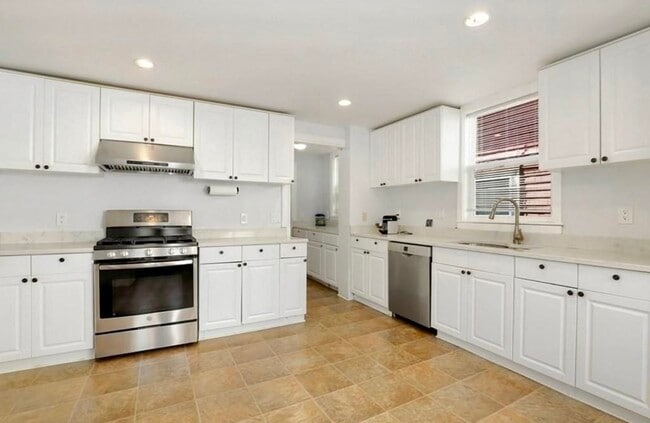 Building Photo - 57 Ackers Ave