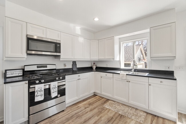 Building Photo - 26034 W 127th St