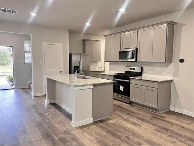 Building Photo - 7870 Alset Dr