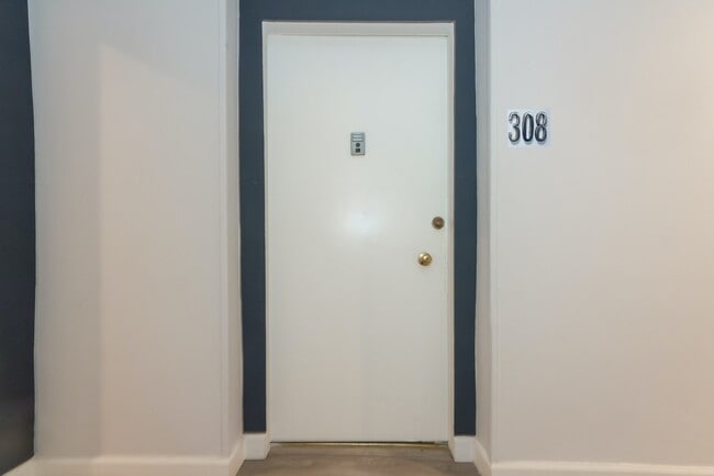 Building Photo - 932 South Westmoreland Avenue, Unit 308