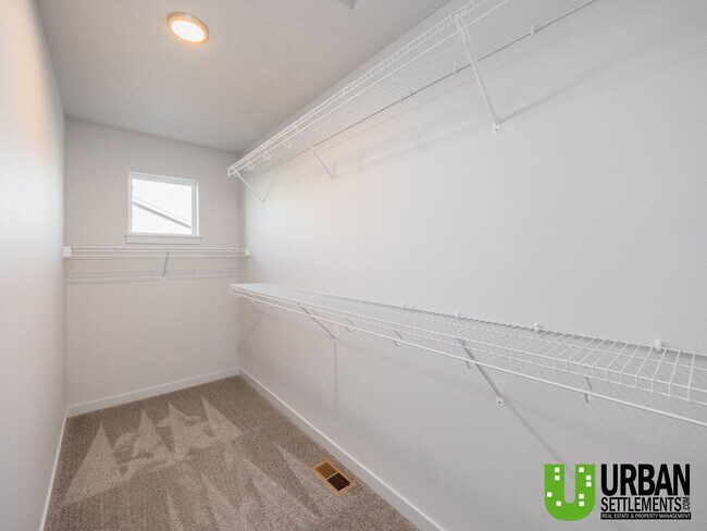 Building Photo - 224 S Woodlawn Rd