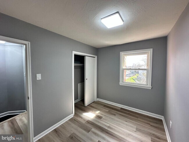 Building Photo - 2627 Colebrooke Dr