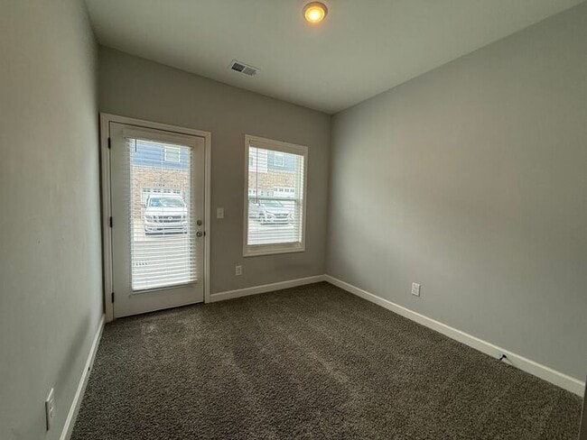 Building Photo - FOR RENT - Beautiful Townhome in Henderson...