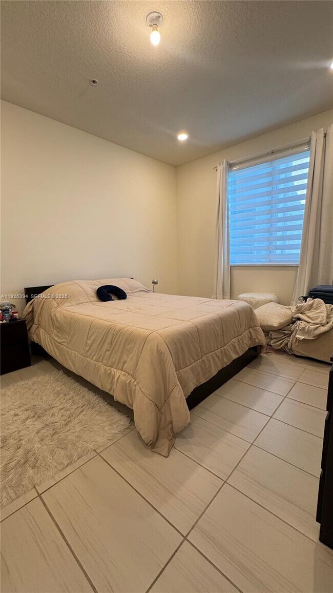 Building Photo - 6416 NW 102nd Ct