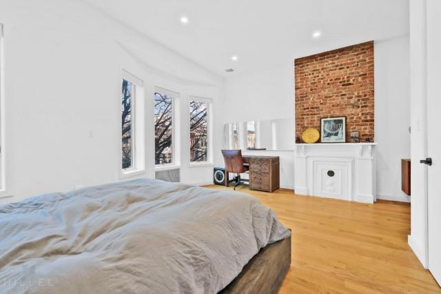 Building Photo - 3 bedroom in Brooklyn NY 11207