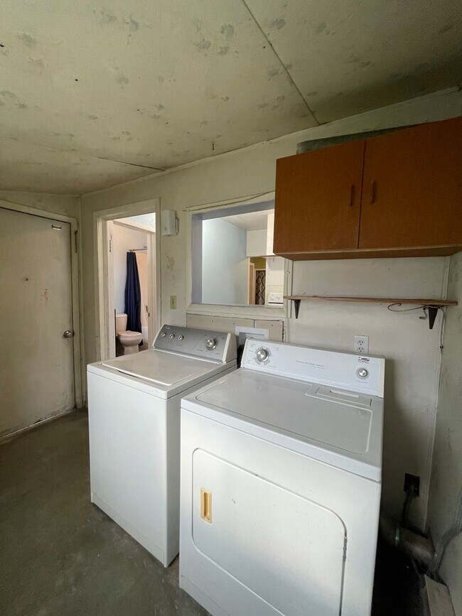 Building Photo - Quaint Single Level Home in New Plymouth