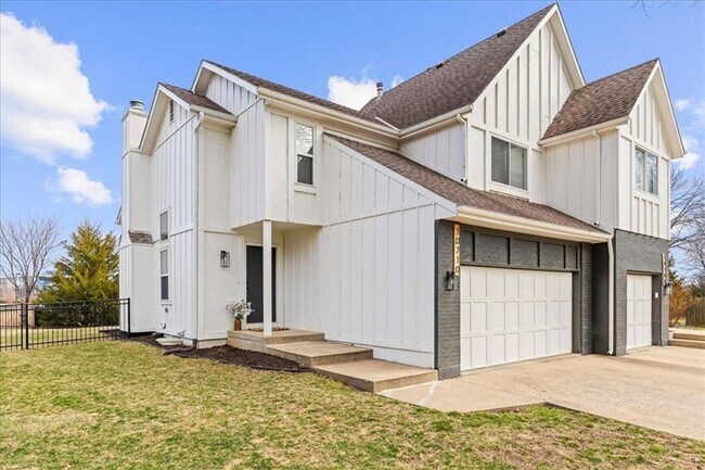 Building Photo - {10710} Updated Overland Park Townhome + Blue Valley Northwest + Two Car Garage