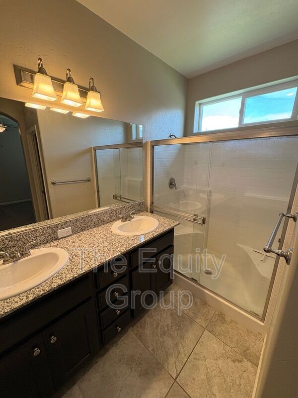 Building Photo - 3234 N Noyes Ct