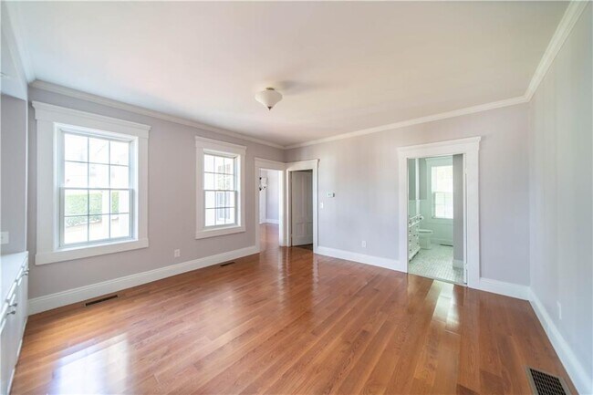 Building Photo - 31 Peirce St