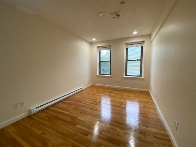 Building Photo - 1008 Bennington St