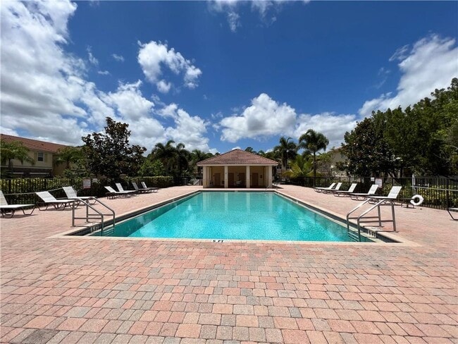 Building Photo - 9491 SW Merlin Ct