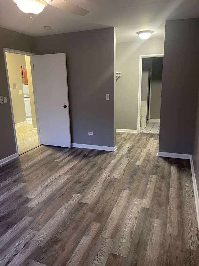 Building Photo - 810 E Shady Way