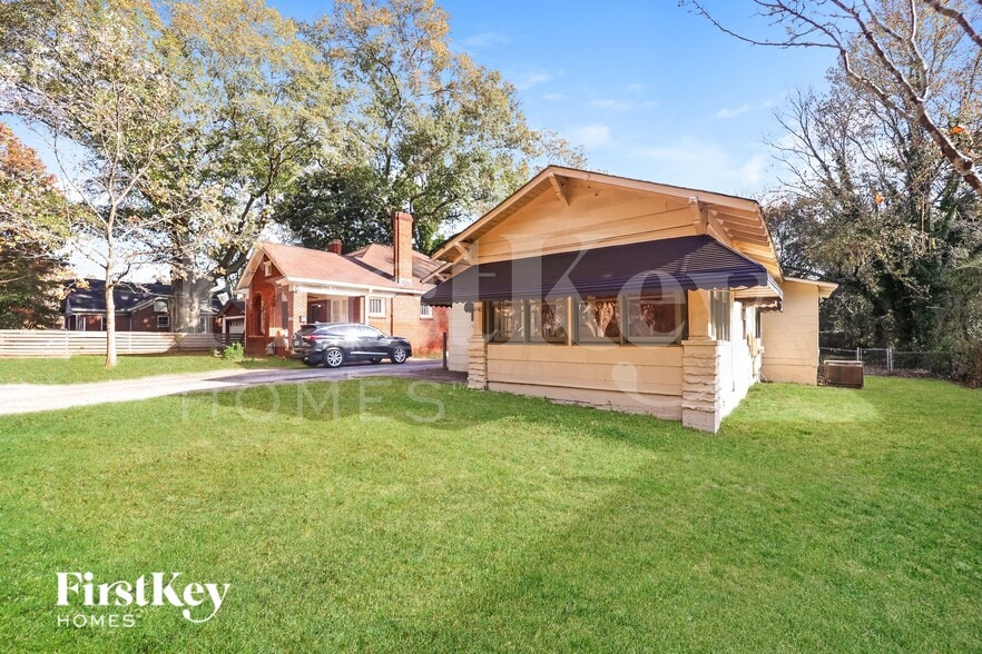 Building Photo - 1042 Victory Dr SW