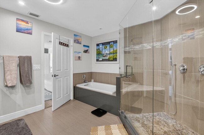 Building Photo - 6701 Hillside Ln