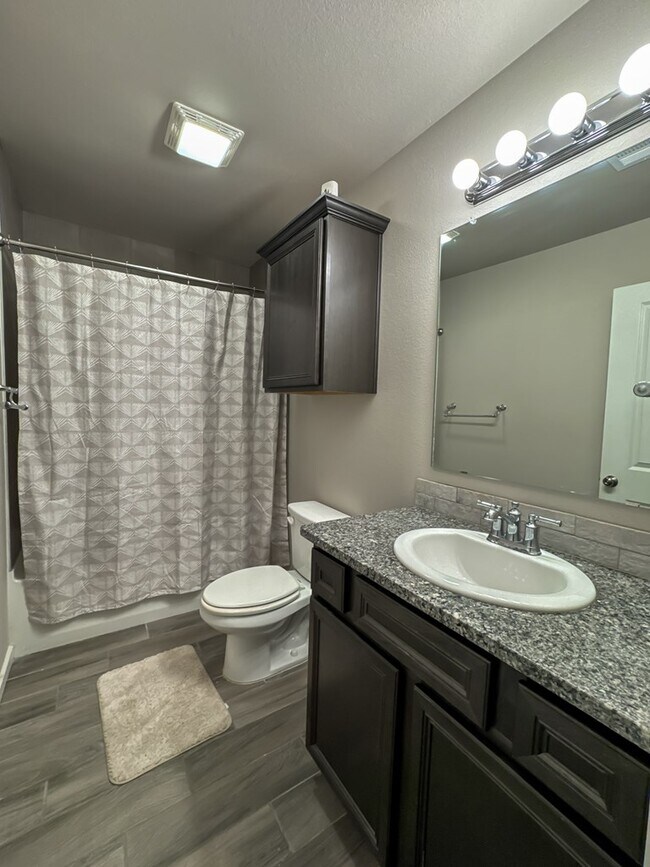 Building Photo - 1212 Ash St